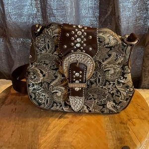 Montana West Brown Paisley Print Handbag. Beautifully accessorized.